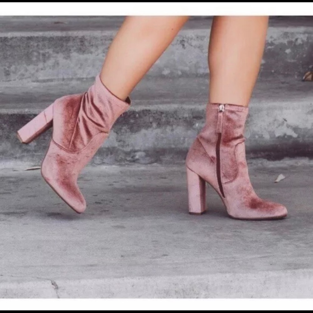 NWT Steve Madden Blush Velvet Edit Ankle Boot (9)